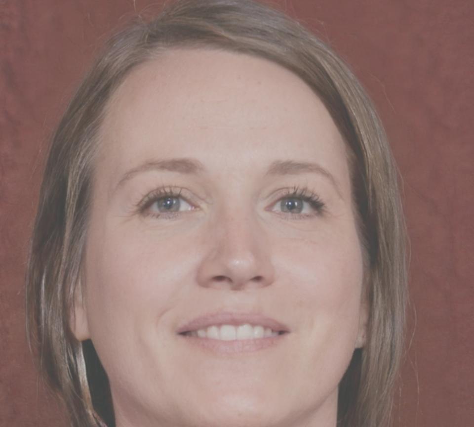 Plant diagnostics specialist with expertise in troubleshooting garden issues